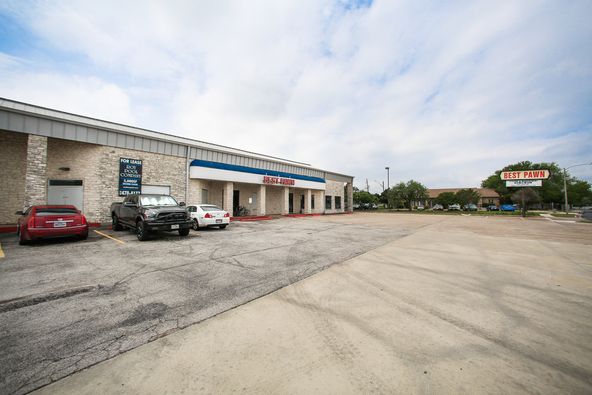 Lake Creek Office: 10313 Lake Creek Pkwy, Austin, TX 78750